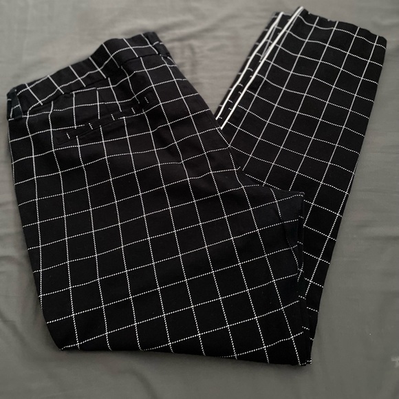 Old Navy Pants - Old Navy Pixie Pants NWOT - Size 16 (Petite)